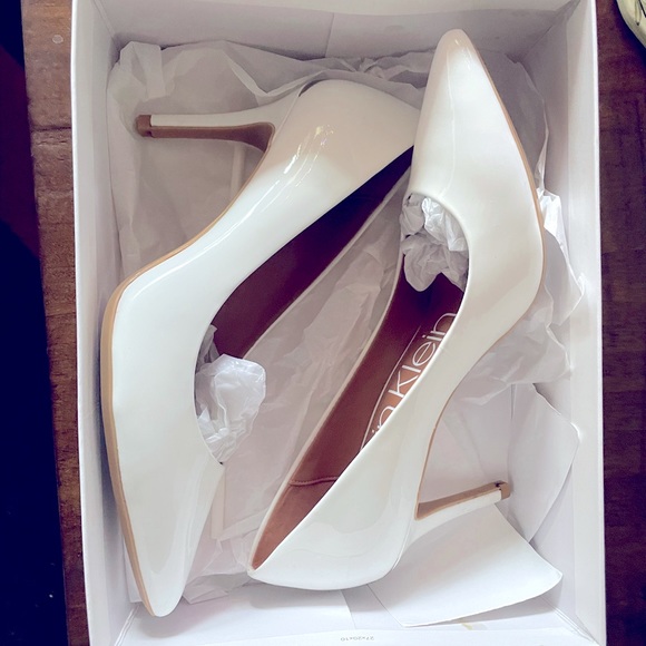 Calvin Klein point toe stiletto - Picture 2 of 4